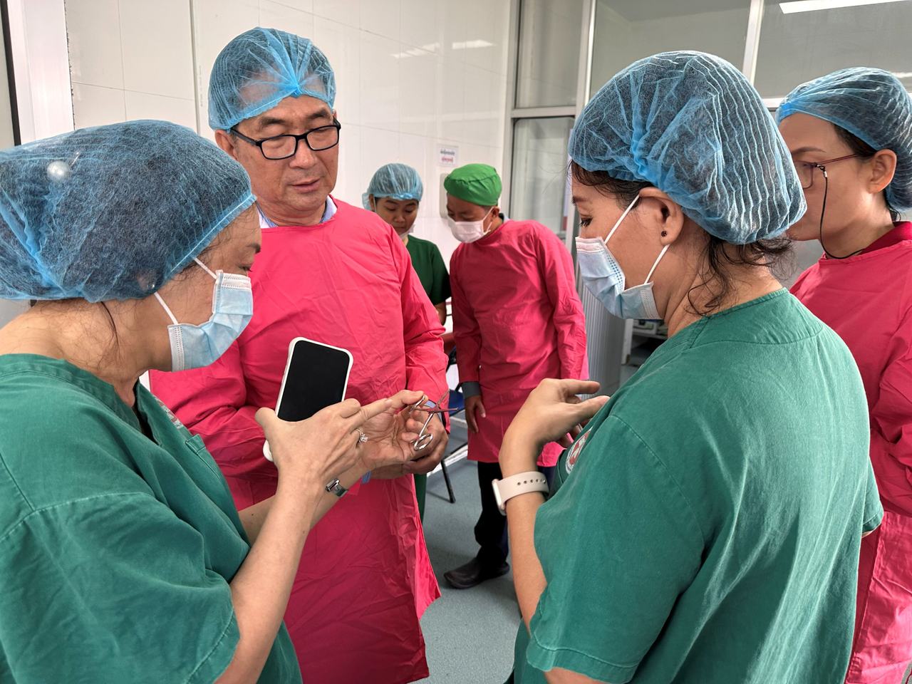 TỪ KIẾN THỨC ĐẾN THỰC HÀNH: TĂNG CƯỜNG NĂNG LỰC KIỂM SOÁT NHIỄM KHUẨN TẠI CÁC BỆNH VIỆN CAMPUCHIA